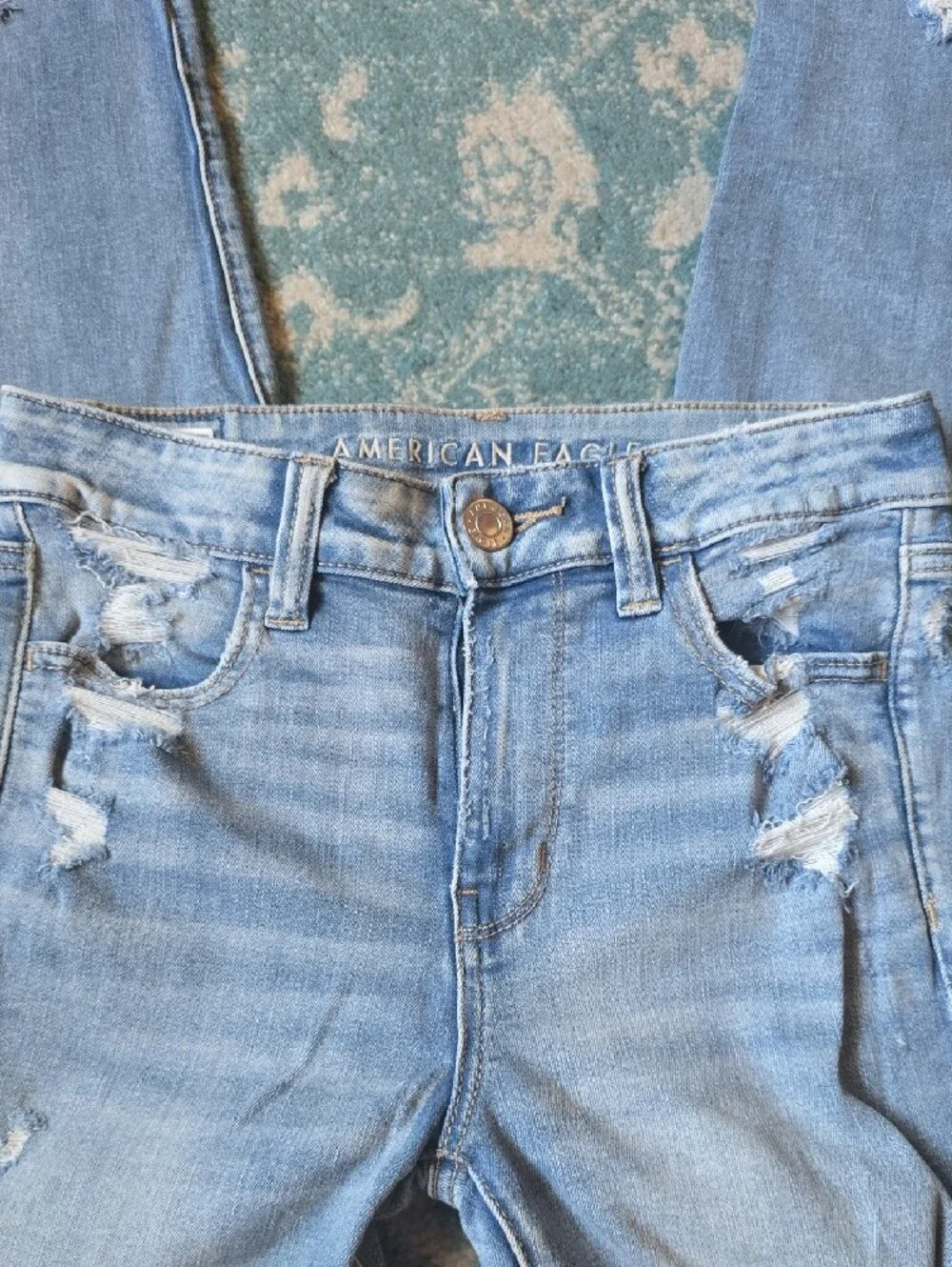 American Eagle Outfitters Light Wash Distressed Skinny Jeans